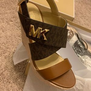 BRAND NEW AUTHENTIC MICHAEL KORS SIGNATURE WEDGES